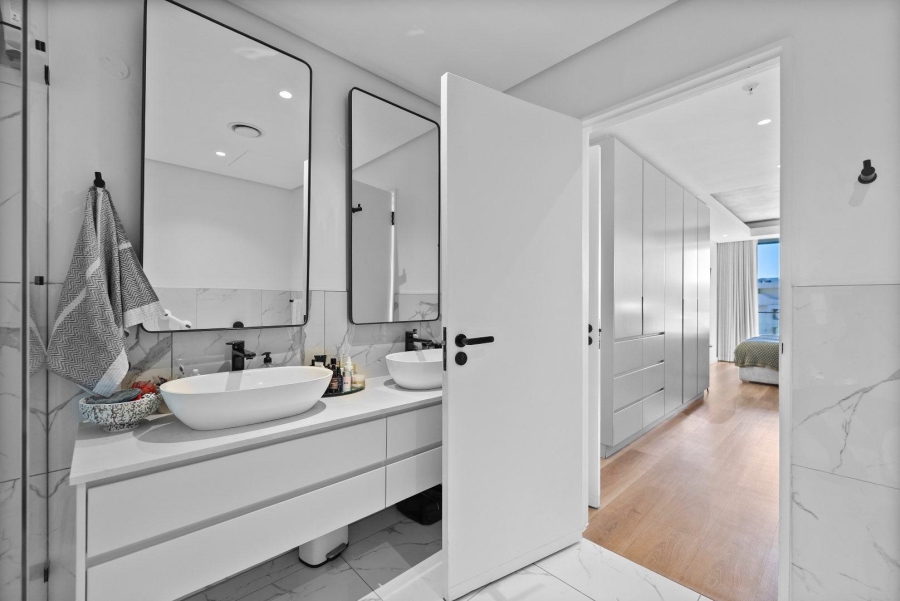 2 Bedroom Property for Sale in Sea Point Western Cape